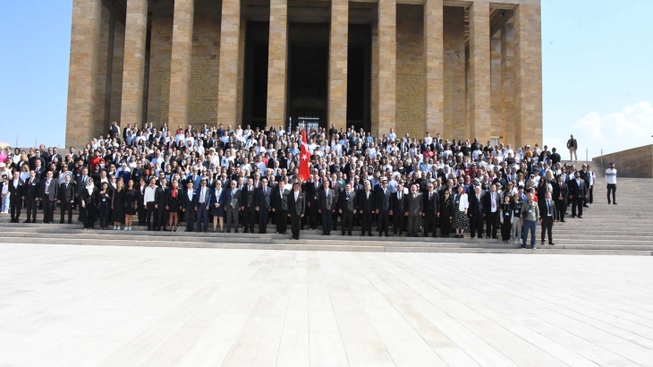 Atabey19 Gençlik Kültür Ocakları Genel Başkanı Hüseyin Hakkı Kahveci'den Anıtkabir'de Devlet Töreni Protokolü ile Anlamlı Ziyaret